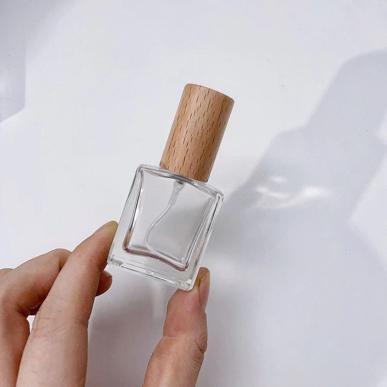 ガラスフレグランススプレー,ポータブル,正方形,詰め替え可能 - Perfume Fragrance Liquid のレビューと価格